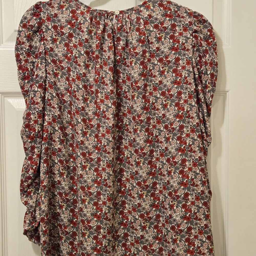 Max Studio Red and White Floral Blouse - Picture 8 of 8